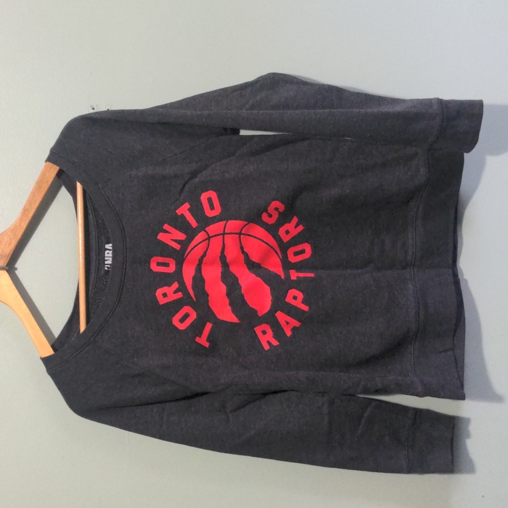 Toronto Raptors women's small sweater nba black